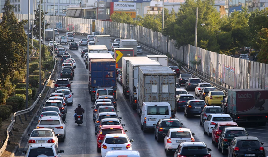 Καραμπόλα πέντε οχημάτων στον Κηφισό &#8211; «Στο κόκκινο» η κίνηση