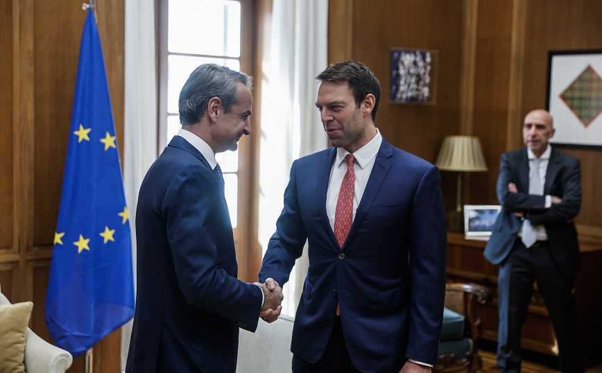 Η ανάρτηση του Στέφανου Κασσελάκη για τις «αυθόρμητες» συναντήσεις Μητσοτάκη με πολίτες και το σκίτσο