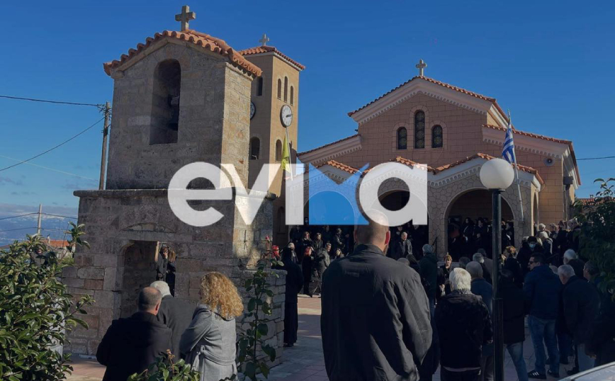 Θρήνος και οργή στην κηδεία του 43χρονου, που μαχαίρωσε η 39χρονη στη Χαλκίδα – Τραγική φιγούρα η σύζυγός του