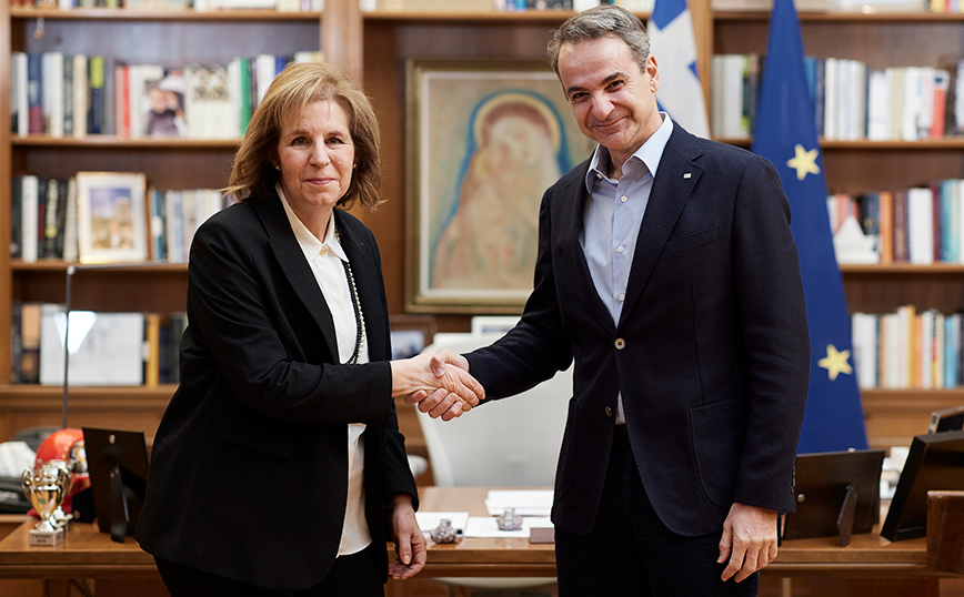 Στη Νέα Δημοκρατία προσχώρησε η Εύη Χριστοφιλοπούλου Στη Νέα Δημοκρατία προσχώρησε η Εύη Χριστοφιλοπούλου