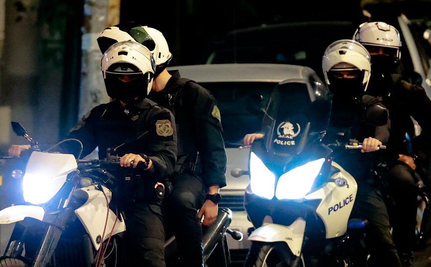 Μαφιόζικη εκτέλεση 44χρονου στο Νέο Κόσμο με καταιγισμό πυροβολισμών – Καμμένο στο Δαφνί βρέθηκε το αυτοκίνητο των δραστών