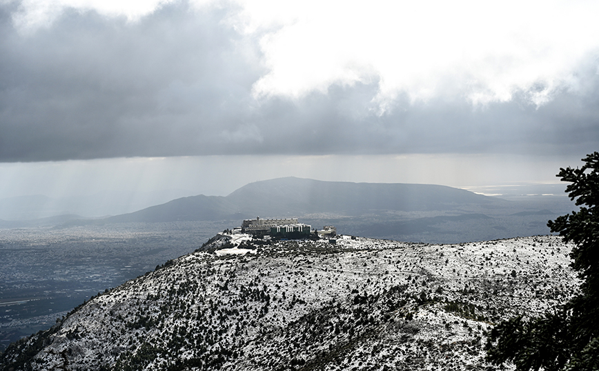 Καιρός: «Φωτοβολίδα» κρύου στο τέλος του μήνα – «Τα χιόνια θα κατέβουν χαμηλά και στην Αττική»