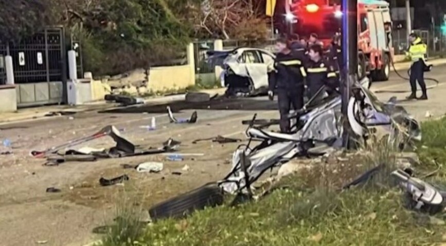Τροχαίο με νεκρούς δύο 19χρονους στη λεωφόρο Καραμανλή στη Βούλα – Με μεγάλη ταχύτητα έτρεχε το ένα αυτοκίνητο