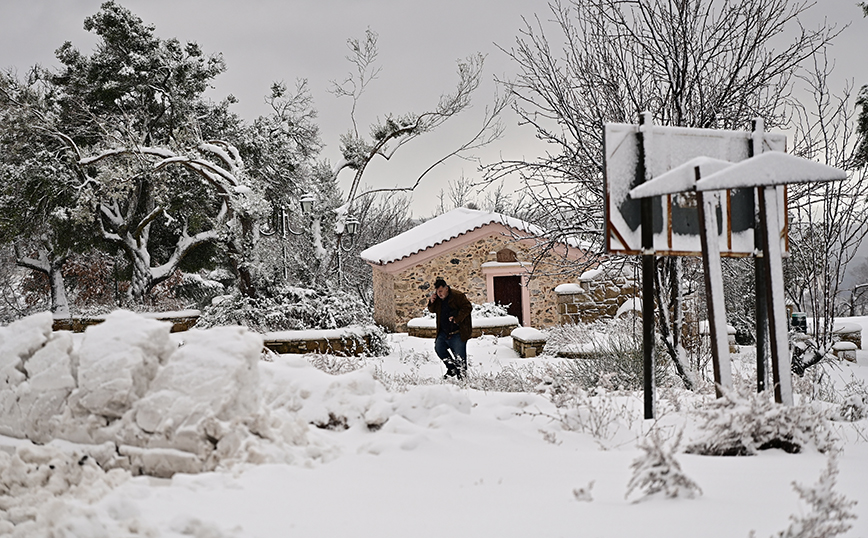 Χιόνια στην Αττική Χιόνια στην Αττική