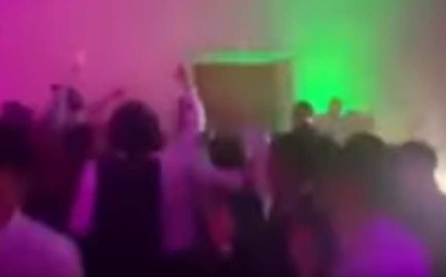 Τρομακτικές στιγμές σε γαμήλιο πάρτι στην Ιταλία &#8211; Η στιγμή που χορεύουν και ξαφνικά υποχωρεί το πάτωμα