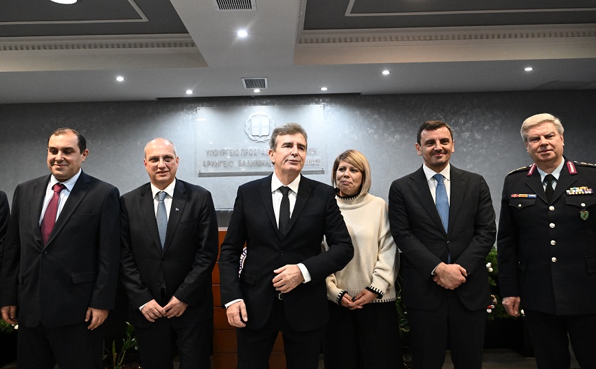Χρυσοχοΐδης στην παράδοση – παραλαβή του υπουργείου Προστασίας του Πολίτη: «Τραβάμε γραμμή, είχαμε νεκρούς, αλλά η αστυνομία δεν εκδικείται»