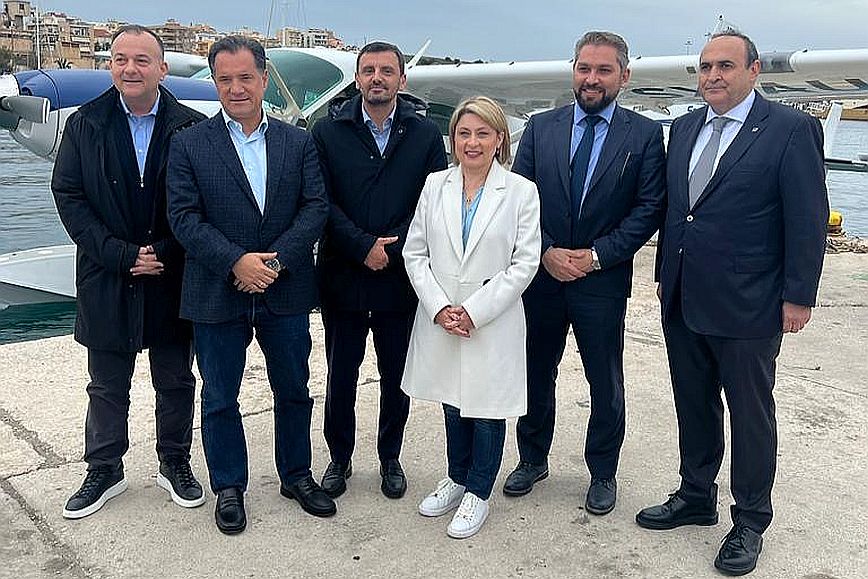 Στην πρώτη δοκιμαστική πτήση με υδροπλάνο η υφυπουργός Μεταφορών, Χριστίνα Αλεξοπούλου
