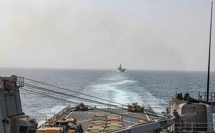 Οι Χούθι ανέλαβαν την ευθύνη για πλήγματα εναντίον πλοίου των ΗΠΑ στον Κόλπο του Άντεν