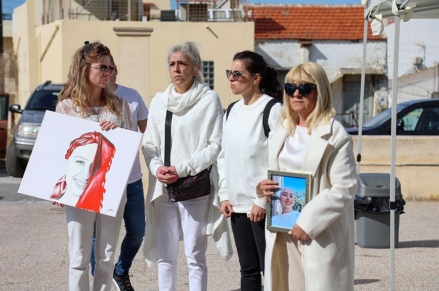 Θρήνος στην κηδεία της 21χρονης Ραφαέλας στα Χανιά – Άπαντες ήταν ντυμένοι στα λευκά, όπως η ίδια ήθελε
