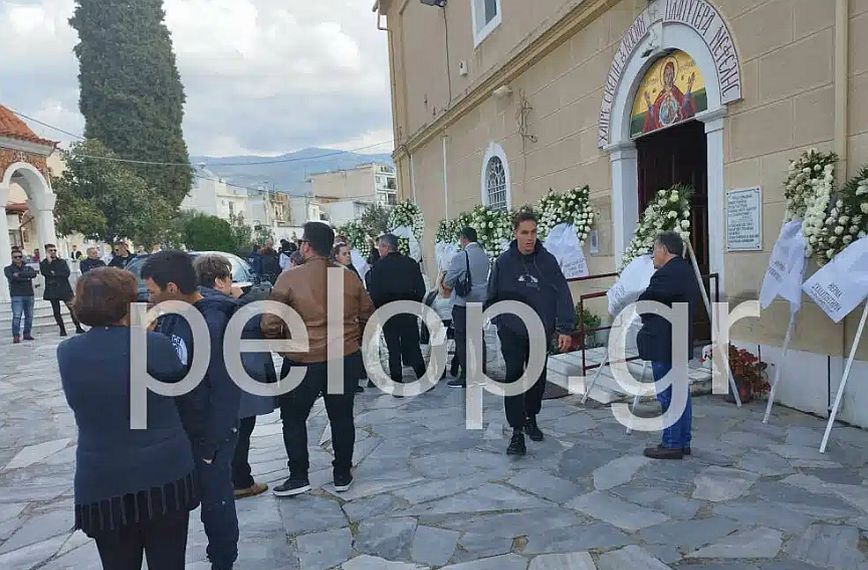 Πάτρα: Ανείπωτος θρήνος στην κηδεία του 20χρονου που σκοτώθηκε σε τροχαίο μαζί με τον φίλο του