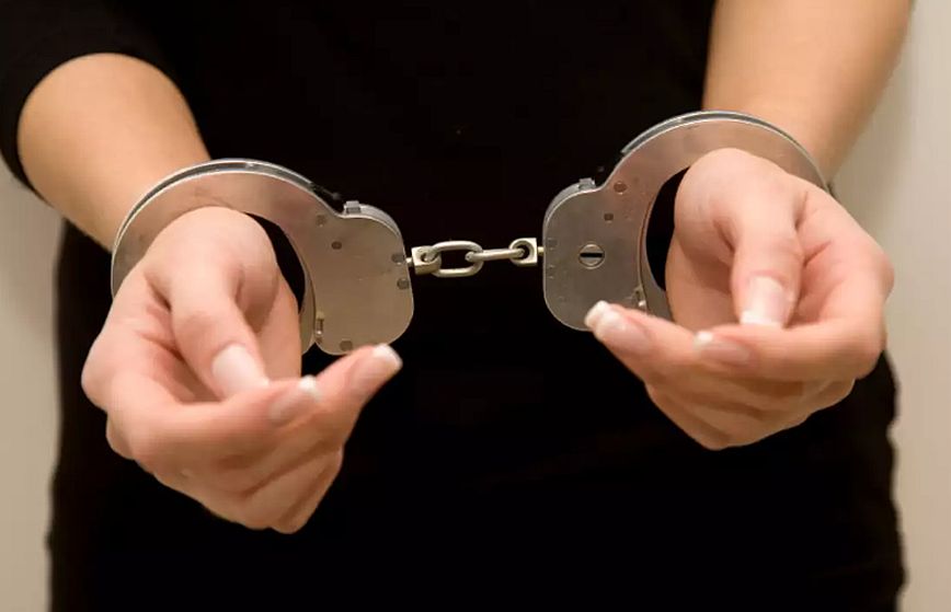 Συνελήφθη 51χρονη που εξαπατούσε πολίτες – Παρίστανε δικηγόρο συμβολαιογραφικού γραφείου