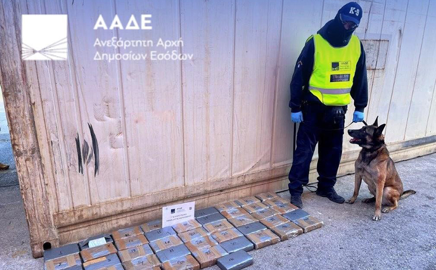 Βρέθηκε κοκαΐνη αξίας 2,8 εκατ. ευρώ σε container με μπανάνες στον Πειραιά