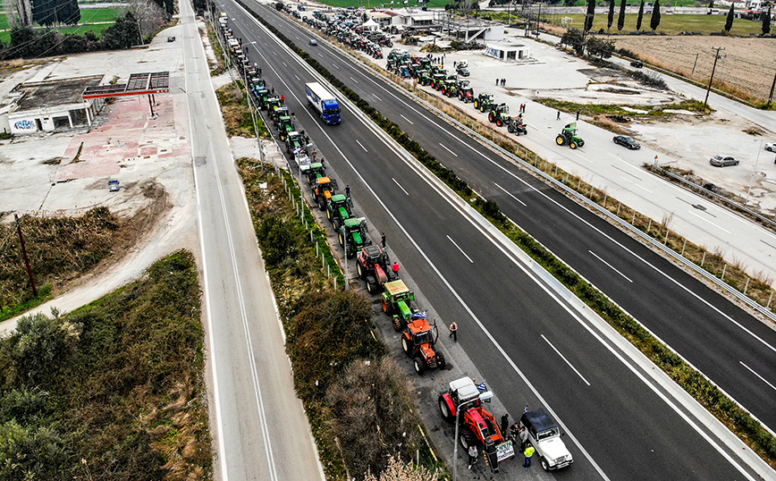 Κάθοδος αγροτών με τρακτέρ στην Αθήνα Κάθοδος αγροτών με τρακτέρ στην Αθήνα