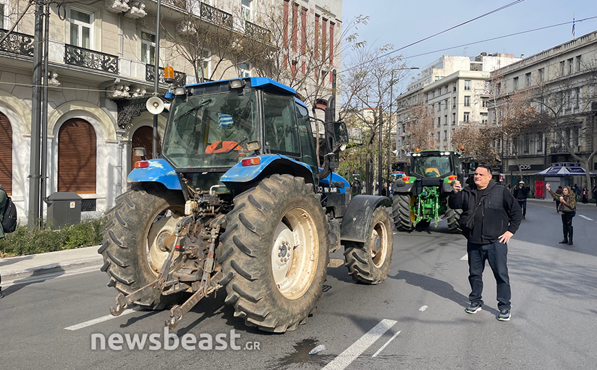 Έφυγαν οι αγρότες από το Σύνταγμα, άνοιξαν δρόμοι στο κέντρο &#8211; Στα μπλόκα οι αποφάσεις για τις κινητοποιήσεις