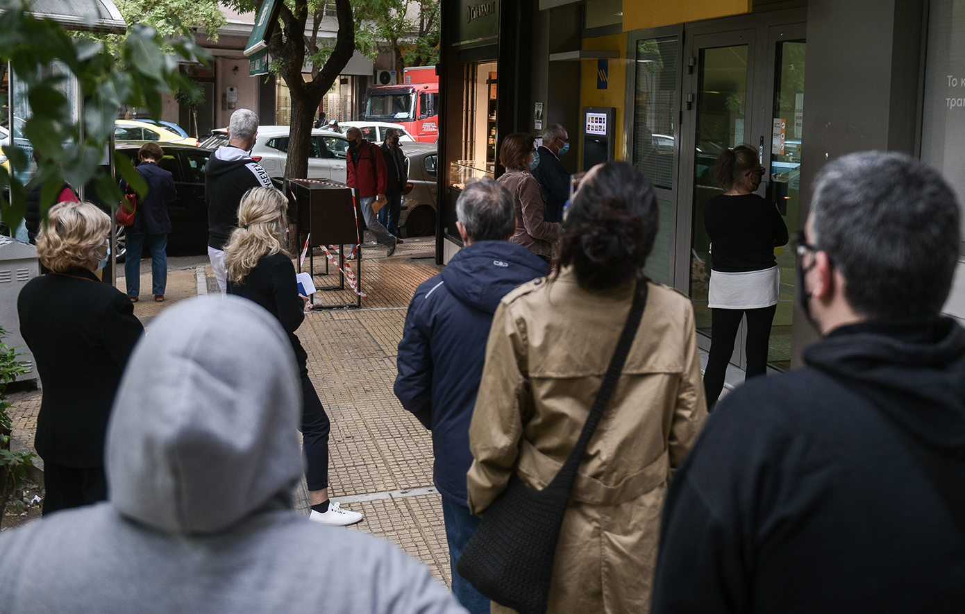 «Κλειστές» οι τράπεζες για έξι ημέρες – Προβληματισμός στους καταναλωτές