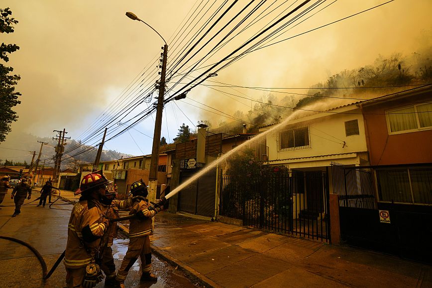 Χιλή: Σε 131 ανήλθε ο αριθμός των νεκρών από τις πυρκαγιές