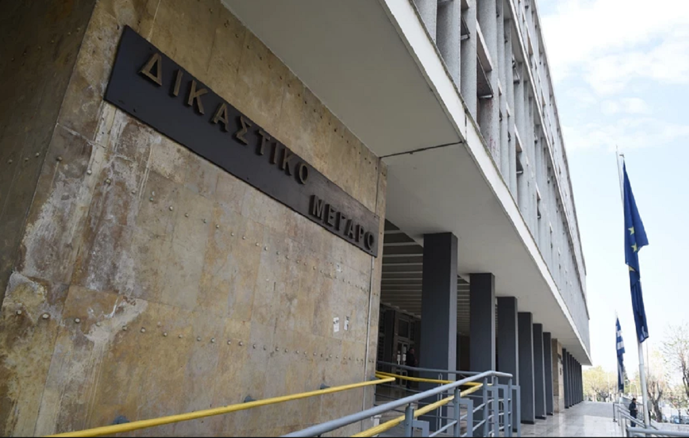 Οι συλλήψεις της Αντιτρομοκρατικής «συνδέονται» με τη βόμβα στο Εφετείο της Θεσσαλονίκης – Τι εξετάζουν οι αρχές