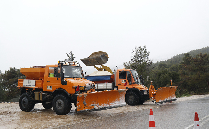 Νέα διακοπή κυκλοφορίας στη λεωφόρο Πάρνηθος από το ύψος του τελεφερίκ λόγω χιονόπτωσης