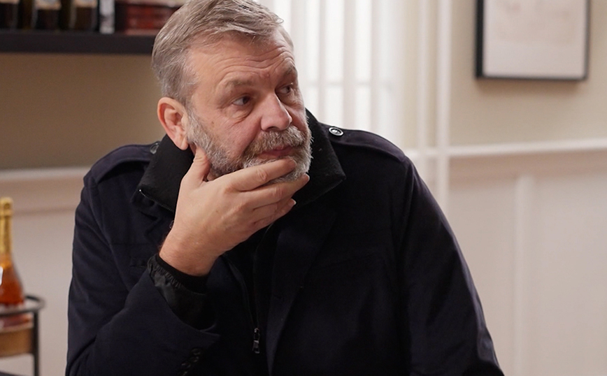 Η γη της ελιάς – Spoiler: Ο Ισίδωρος και ο Τζον επιστρέφουν από την Αμερική κι έρχονται αντιμέτωποι με δυσάρεστες εκπλήξεις