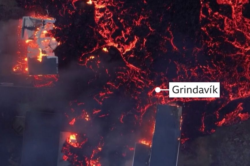 Ισλανδία: Η ηφαιστειακή λάβα μπήκε στην πόλη Γκρίνταβικ και οι κάτοικοι τρέπονται σε φυγή – Συγκλονίζουν τα βίντεο