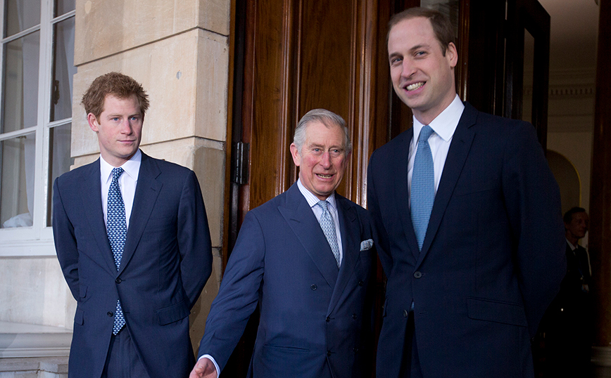 Βασιλιάς Κάρολος: Ο Χάρι επέστρεψε στο Λονδίνο και οι ελπίδες για συμφιλίωση της βασιλικής οικογένειας ξαναγεννιούνται