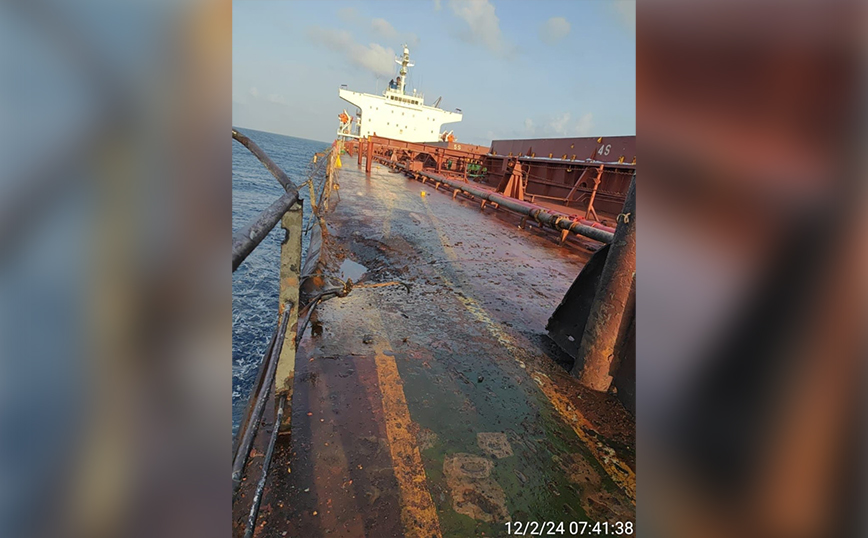 Φωτογραφία – ντοκουμέντο από τις ζημιές στο ελληνόκτητο πλοίο που δέχθηκε επίθεση από τους Χούθι