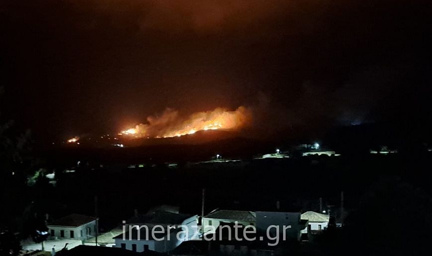 Ζακυνθος: Φωτιά στο χωριό Εξωχώρα καίει χαμηλή βλάστηση