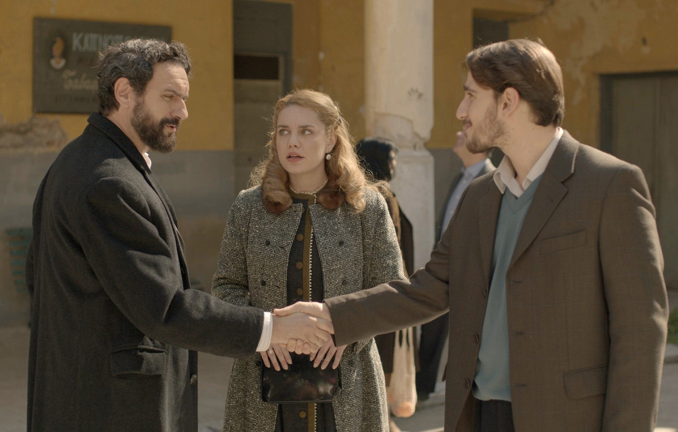 Το προξενιό της Ιουλίας – Spoiler: Η Ιουλία συναντά μαζί με τον Γιωργίκη τον Γρηγόρη και ταράζεται
