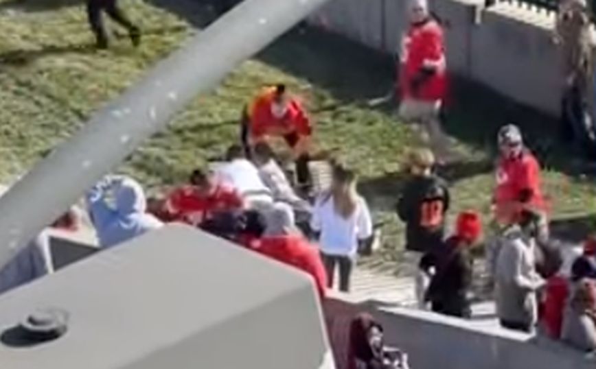 Η στιγμή που κόσμος πιάνει ύποπτο για τους πυροβολισμούς στο Κάνσας – Ένας νεκρός και πάνω από 20 τραυματίες
