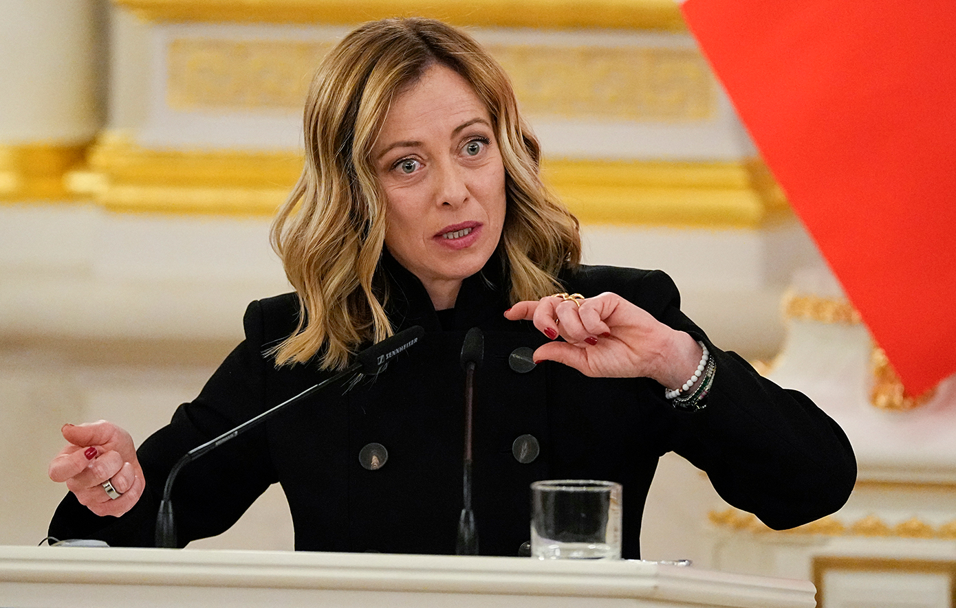 Υπεροχή Μελόνι και συντηρητικής συμμαχίας προβλέπουν οι δημοσκοπήσεις στην ιταλία