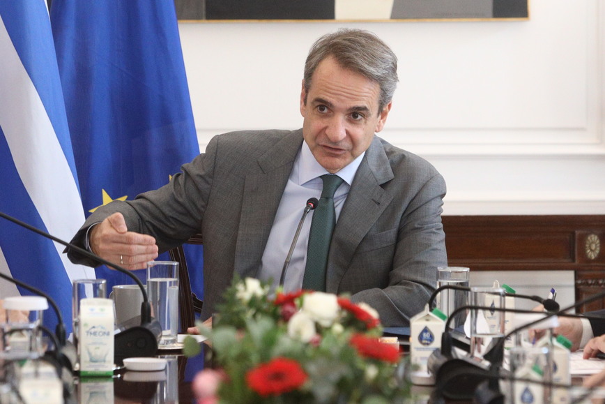 Διπλός «πονοκέφαλος» για την κυβέρνηση – Σφυροκόπημα από αγρότες και φοιτητές