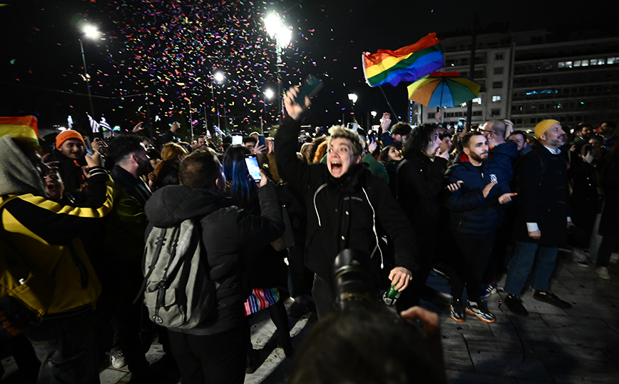 «Ελλάδα, η πρώτη ορθόδοξη χώρα που νομιμοποιεί» τον γάμο των ομόφυλων ζευγαριών – Τι γράφουν τα διεθνή ΜΜΕ