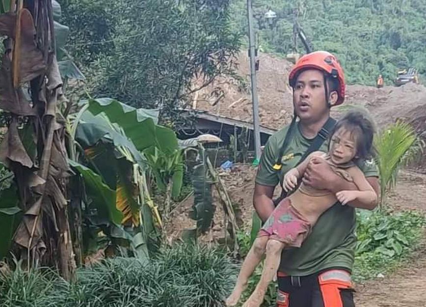«Θαύμα» ύστερα από 60 σχεδόν ώρες – Μικρό κορίτσι ανασύρθηκε ζωντανό από τα συντρίμμια στις Φιλιππίνες