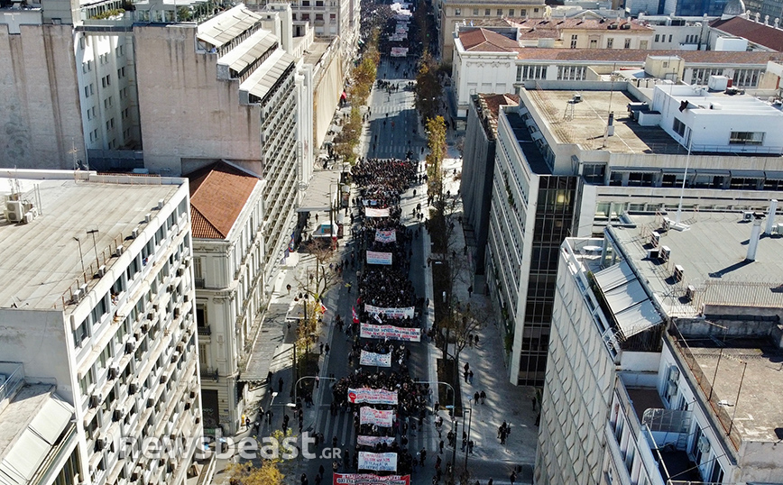 Πάνω από 15.000 φοιτητές στην πορεία στην Αθήνα – Χωρίστηκαν στα δύο στην αρχή, μετά το ξύλο για το ποιος θα είναι πρώτος