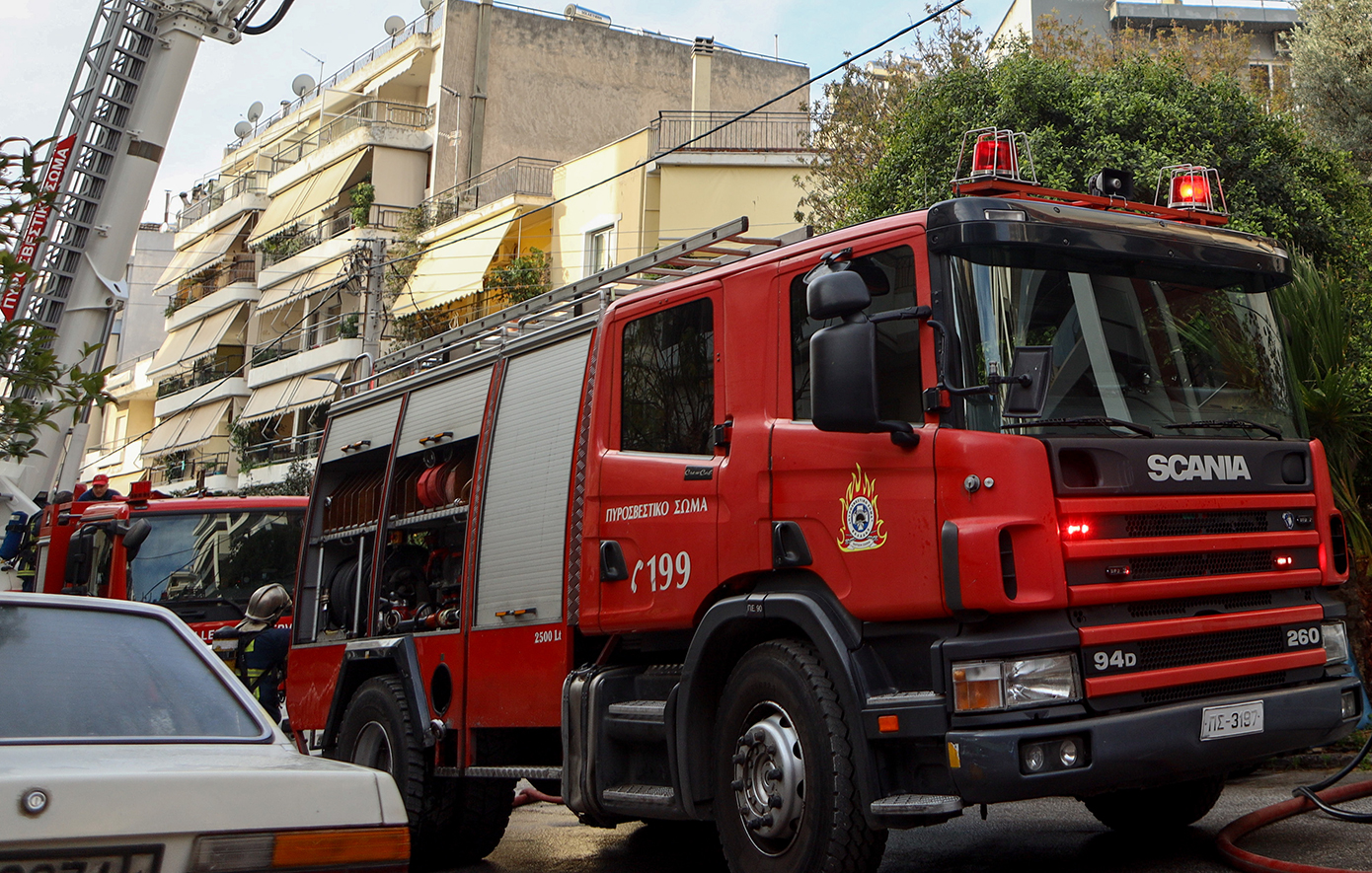 Φωτιά σε διαμέρισμα στον Άγιο Παντελεήμονα &#8211; Απεγκλωβίστηκε μία γυναίκα