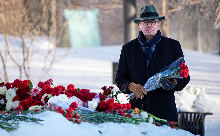 Με δάκρυα στα μάτια οι Ρώσοι αποχαιρετούν τον Αλεξέι Ναβάλνι &#8211; «Στη μνήμη μας είναι ζωντανός»