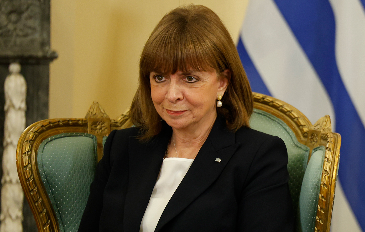 Στο Παρίσι η Κατερίνα Σακελλαροπούλου για την τελετή επαναλειτουργίας της Παναγίας των Παρισίων