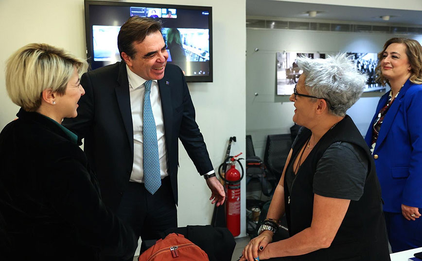 Συνάντηση Μαργαρίτη Σχοινά με ομόφυλα ζευγάρια – «Έχω το μόνιμο άγχος μήπως πάθω κάτι και μας πάρουν το παιδί μας»