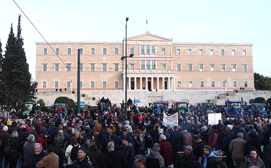 Τα διεθνή ΜΜΕ για τα τρακτέρ των αγροτών στο κέντρο της Αθήνας &#8211; «Χωρίς εμάς δεν τρως»