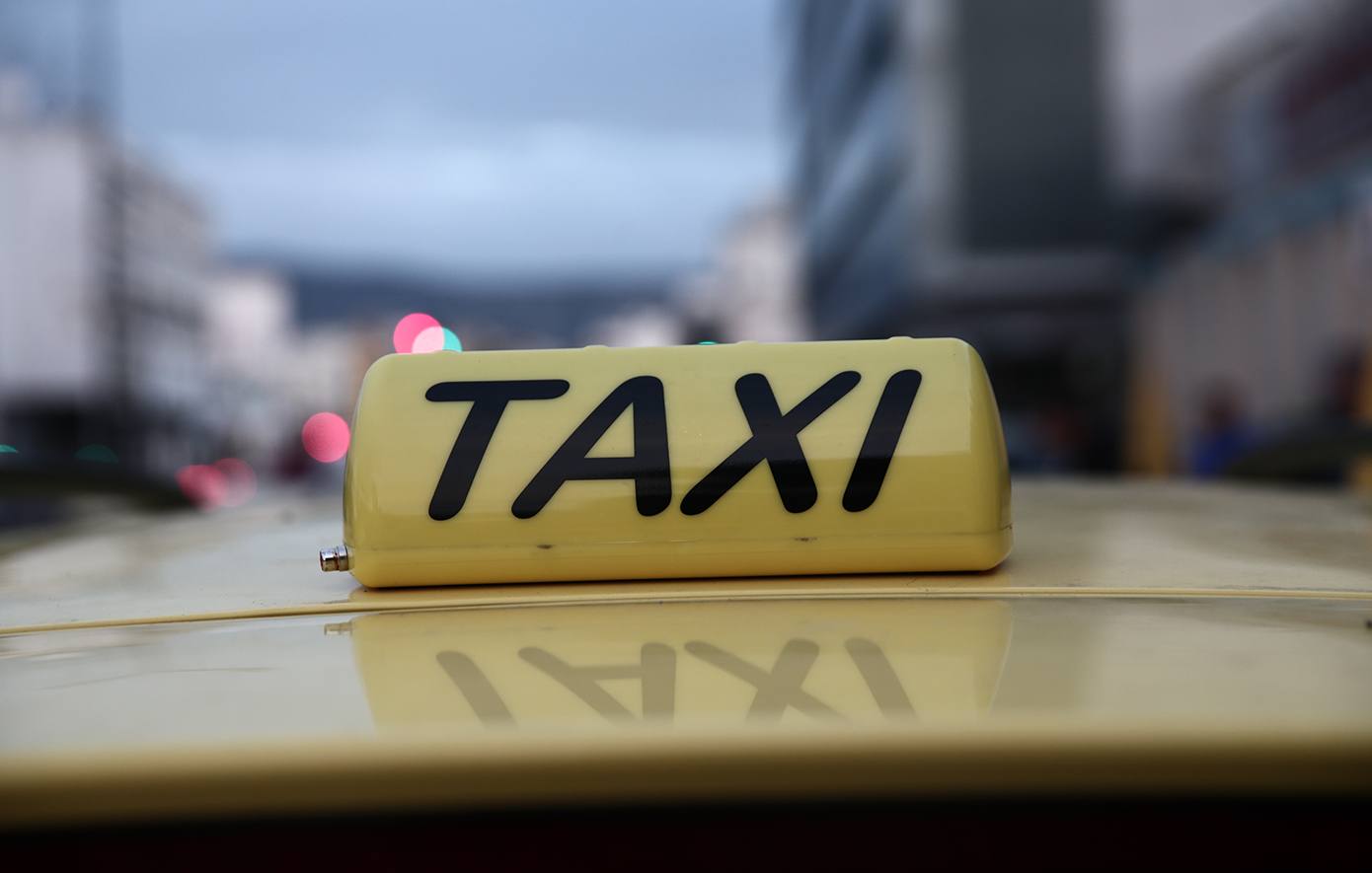 Υποχρεωτική η σήμανση για POS σε όλα τα ταξί