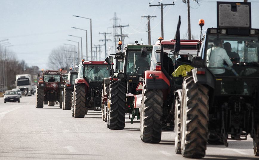 Με αναμμένες τις μηχανές περιμένουν οι αγρότες &#8211; Κλιμακώνουν τις κινητοποιήσεις τους