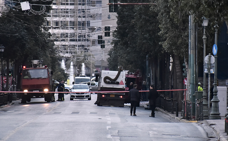 «Είχαν καλή προετοιμασία, ήταν επαγγελματίες» – Μπαλάσκας και Καλλιακμάνης για τη βόμβα στο υπουργείο Εργασίας