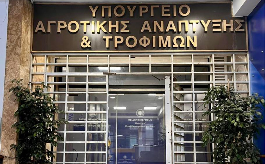 Επίθεση του Ρουβίκωνα στο υπουργείο Αγροτικής Ανάπτυξης &#8211; «Κινδύνευσε προσωπικό και πολίτες» λέει ο Λευτέρης Αυγενάκης