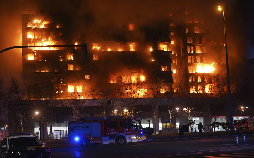 Στους 10 οι νεκροί από τη φωτιά σε 14ωροφο κτήριο στη Βαλένθια