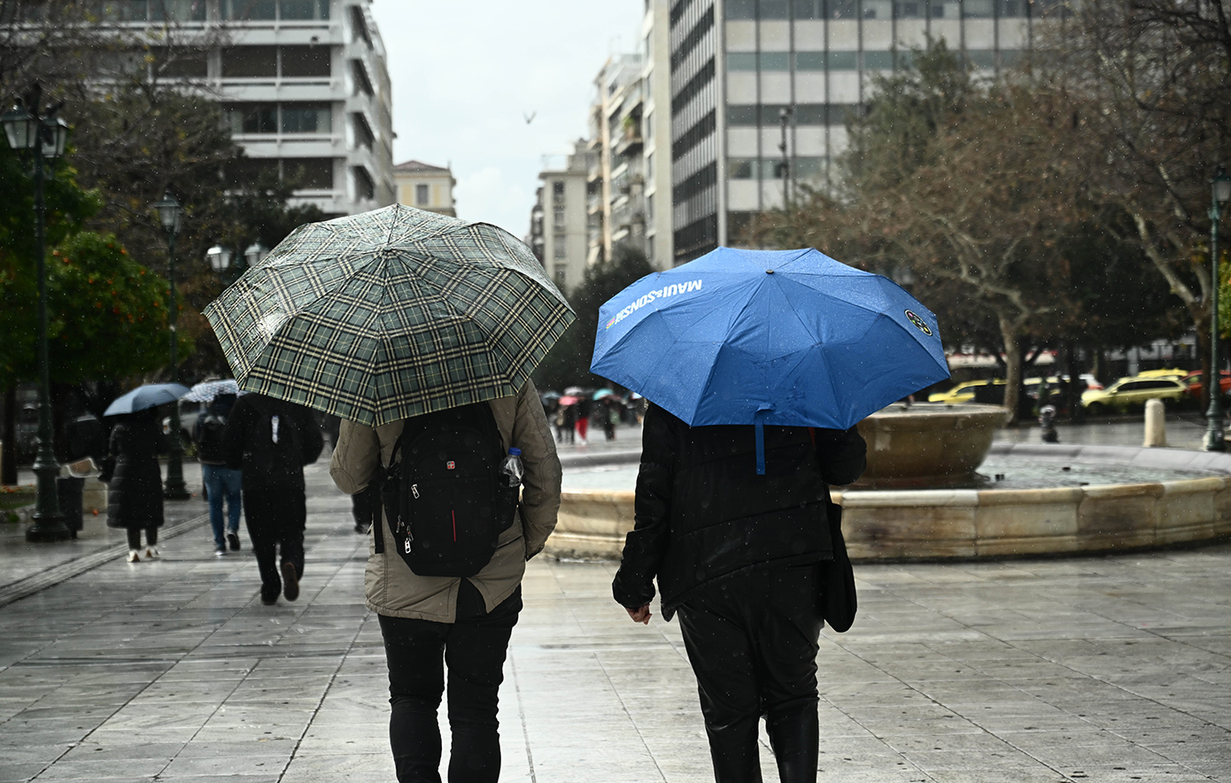 «Κοκτέιλ» από βροχές και αφρικανική σκόνη &#8211; Μέχρι πότε θα κρατήσει η νέα κακοκαιρία και πόσο θα πέσει το θερμόμετρο