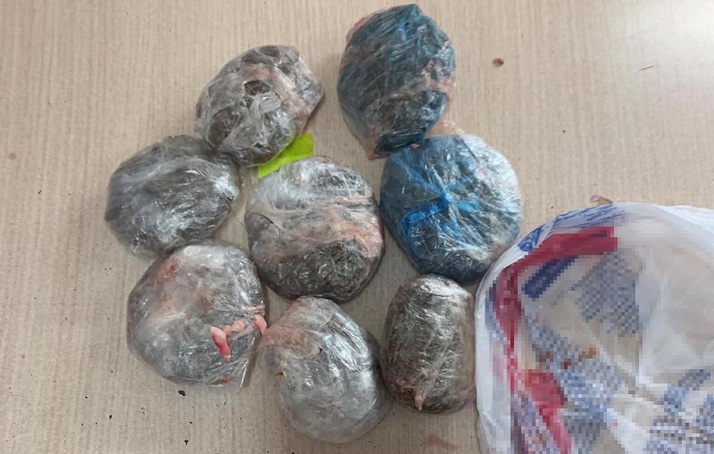 Τον έπιασαν με σχεδόν τέσσερα κιλά χασίς στην κατοχή του, σε πλατεία του Μεταξουργείου