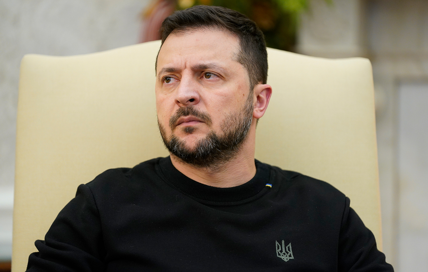 Ουκρανία: Ο Ζελένσκι απέλυσε τον διοικητή της Πολεμικής Αεροπορίας, μετά τη συντριβή μαχητικού αεροσκάφους F-16