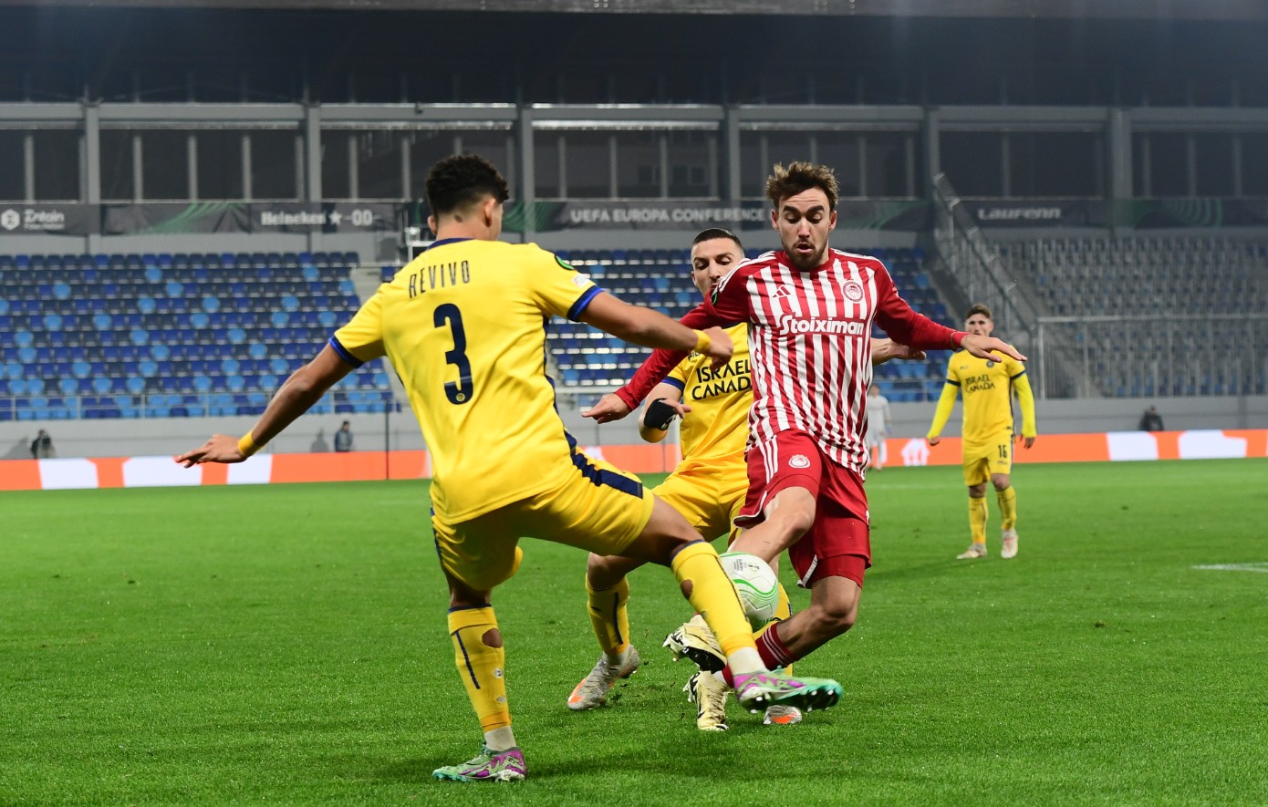 Μακάμπι Τελ Αβίβ – Ολυμπιακός: Μειώνει 1-3 στο 57′ με πέναλτι ο Ζάχαβι