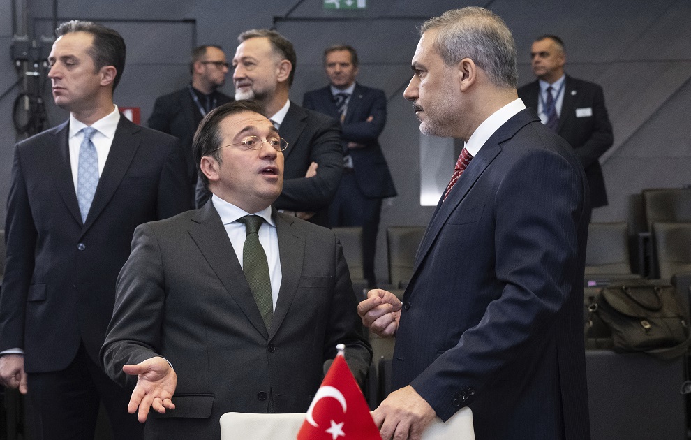 Οι σχέσεις της Τουρκίας με την ΕΕ, η αμυντική συνεργασία και η Γάζα στην ατζέντα της συνάντησης Φιντάν – Αλμπάρες