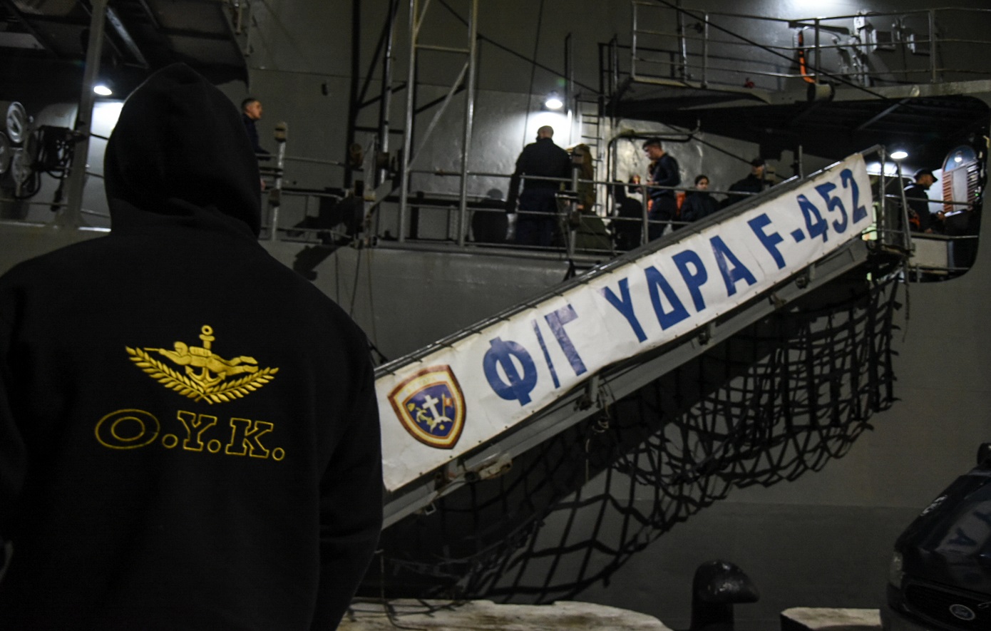 Καρέ – καρέ η πρώτη εμπλοκή της ελληνικής φρεγάτας «Ύδρα» στην Ερυθρά Θάλασσα